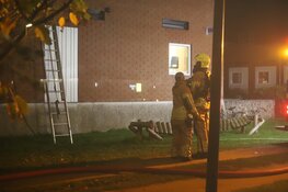 Brand op dak van AZC Den Helder zorgt voor grote rookontwikkeling