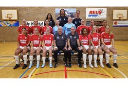 Zeemacht-vrouwen met zevenklapper naar volgende bekerronde