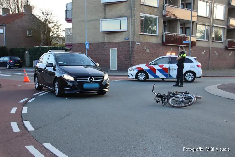 Fietser gewond na aanrijding met taxi in Den Helder