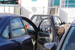 Groot aantal autoinbraken bij TESO-parkeerterrein in Den Helder, twee aanhoudingen