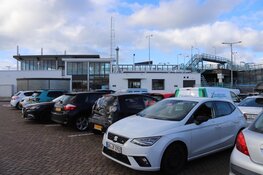 Groot aantal autoinbraken bij TESO-parkeerterrein in Den Helder, twee aanhoudingen
