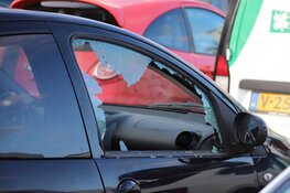 Groot aantal autoinbraken bij TESO-parkeerterrein in Den Helder, twee aanhoudingen