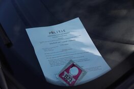 Groot aantal autoinbraken bij TESO-parkeerterrein in Den Helder, twee aanhoudingen