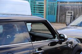 Groot aantal autoinbraken bij TESO-parkeerterrein in Den Helder, twee aanhoudingen