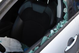 Groot aantal autoinbraken bij TESO-parkeerterrein in Den Helder, twee aanhoudingen