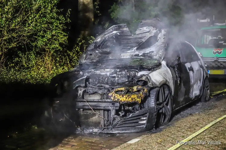 Auto verwoest na nachtelijke autobrand