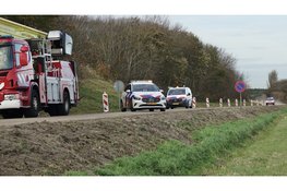 Brand in vrachtwagen in Den Helder, bestuurder ademt veel rook in