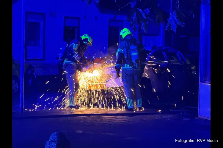Auto zwaar beschadigd na nachtelijke autobrand in Den Helder