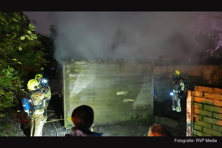 Matras vliegt in brand in schuur Den Helder
