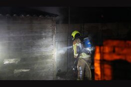 Matras vliegt in brand in schuur Den Helder