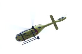 Traumahelikopter landt in centrum Den Helder en trekt veel bekijks