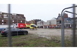Traumahelikopter landt in centrum Den Helder en trekt veel bekijks