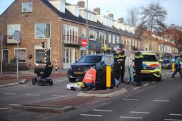 Vrouw gewond na aanrijding tussen scootmobiel en personenauto