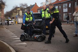 Vrouw gewond na aanrijding tussen scootmobiel en personenauto