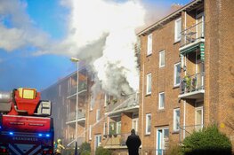 Veel schade na grote brand in woning in Den Helder