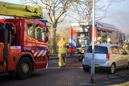 Veel schade na grote brand in woning in Den Helder