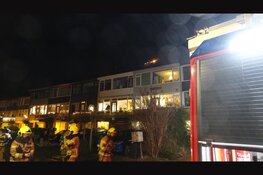 Brand in zonnepanelen op woning Den Helder trekt veel bekijks