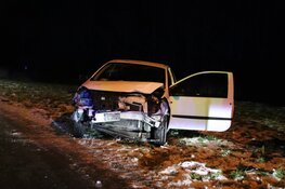 Flinke schade en gewonde na ongeval op spekgladde weg