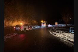 Auto te water langs Parallelweg