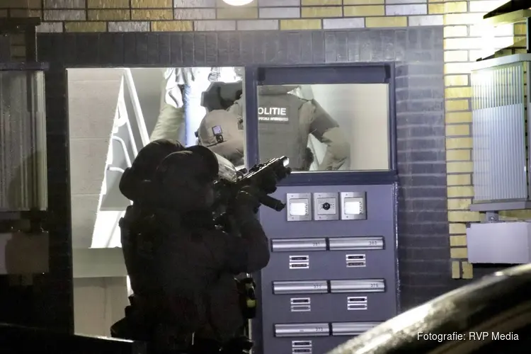 Man aangehouden bij inval van arrestatieteam in Den Helder