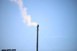 Brand in schoorsteen van Hotel Den Helder: rook in wijde omtrek te zien