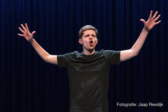 Hilarisch, droog en doordacht: cabaret op z’n Thjums