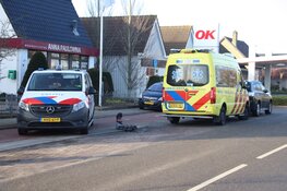 Auto rijdt tegen boom en belandt in sloot