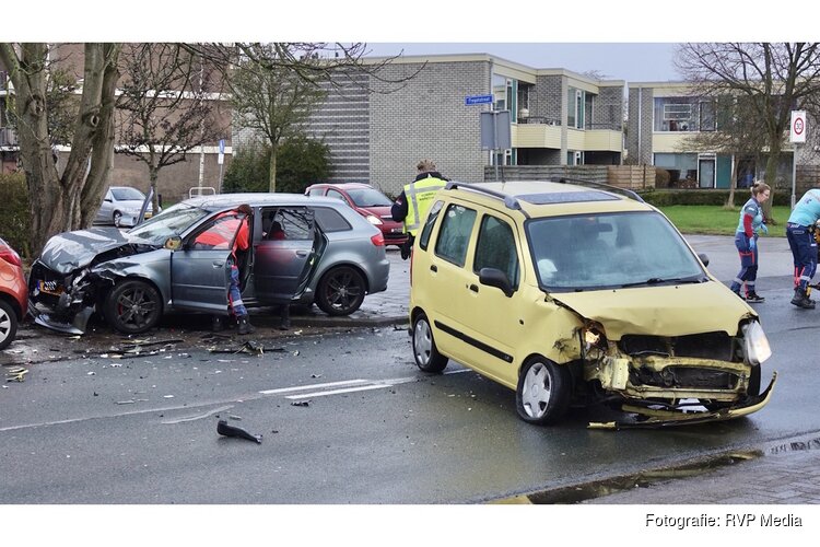 Twee gewonden na zware botsing in Den Helder