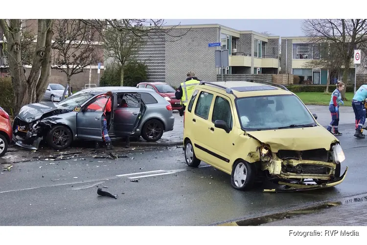 Twee gewonden na zware botsing in Den Helder