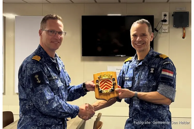 Gemeenteraad op bezoek marineschip Zr.Ms. Den Helder