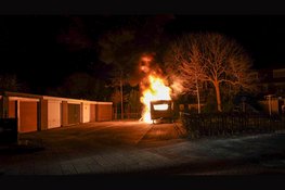 Caravan volledig in lichterlaaie in Den Helder