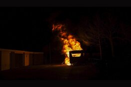 Caravan volledig in lichterlaaie in Den Helder