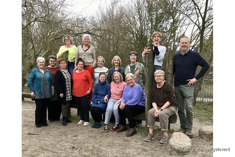 Eigenwijz acapella in samenwerking met Yanaika Zomer, gedicht gezongen, een ode aan de vrouwenstem