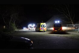 Persoon valt van hoge grindberg in Den Helder en raakt zwaargewond