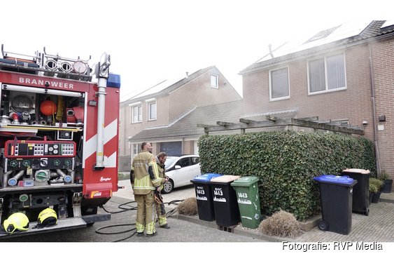 Keukenbrand in Julianadorp snel geblust, veel rook vrijgekomen