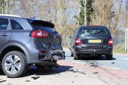 Flinke schade na ongeval tussen meerdere voertuigen in Den Helder