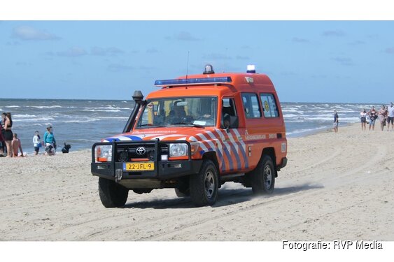 Oudste Nederlandse strandambulance moet vervangen worden: vrijwilligers moeten zelf betalen en zoeken hulp