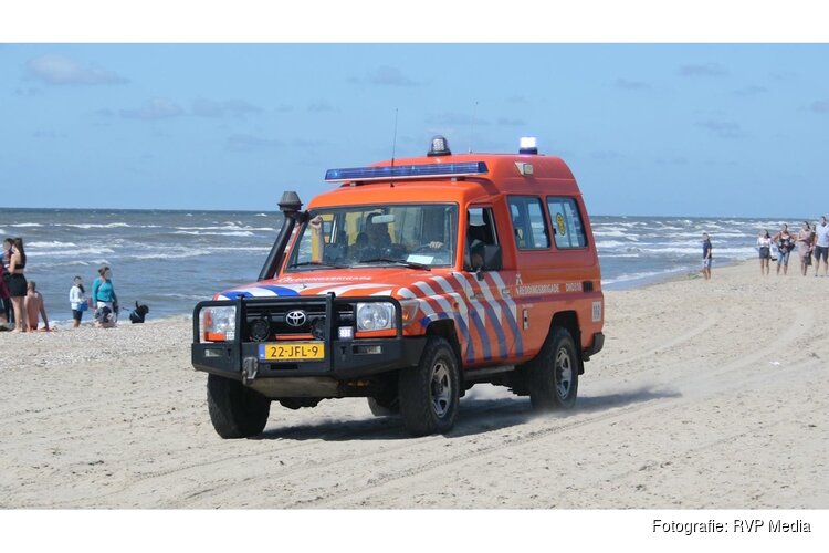 Oudste Nederlandse strandambulance moet vervangen worden: vrijwilligers moeten zelf betalen en zoeken hulp