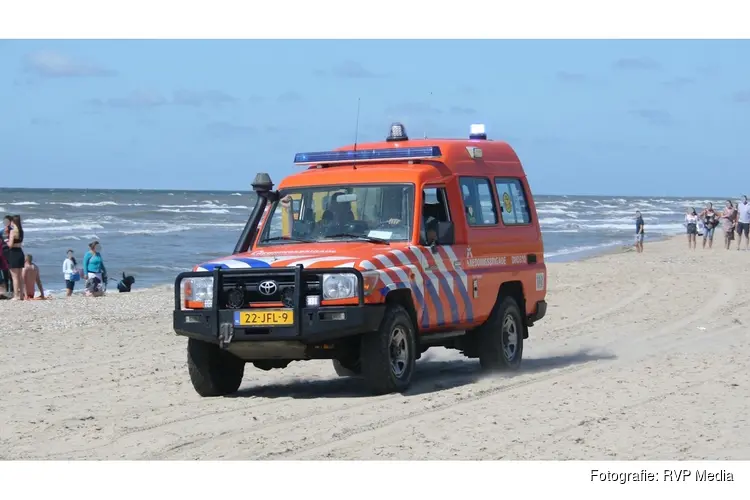 Oudste Nederlandse strandambulance moet vervangen worden: vrijwilligers moeten zelf betalen en zoeken hulp