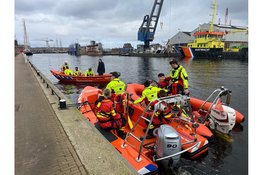 Oudste Nederlandse strandambulance moet vervangen worden: vrijwilligers moeten zelf betalen en zoeken hulp