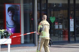 Brandweer rukt uit voor brandgerucht bij HEMA Den Helder