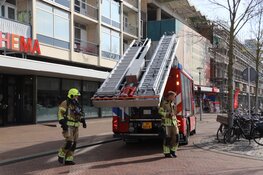 Brandweer rukt uit voor brandgerucht bij HEMA Den Helder