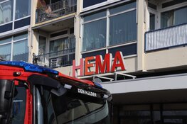 Brandweer rukt uit voor brandgerucht bij HEMA Den Helder