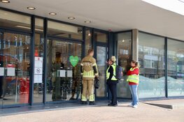 Brandweer rukt uit voor brandgerucht bij HEMA Den Helder
