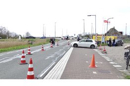 Fietser met hoofdwond naar ziekenhuis na aanrijding in Den Helder