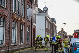 Brandweer oefent tweemaal aan de Kerkgracht in Den Helder, Brandweer personeel in nood
