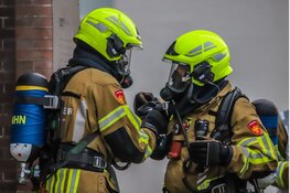 Brandweer oefent tweemaal aan de Kerkgracht in Den Helder, Brandweer personeel in nood
