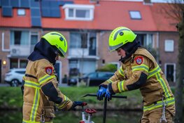 Brandweer oefent tweemaal aan de Kerkgracht in Den Helder, Brandweer personeel in nood