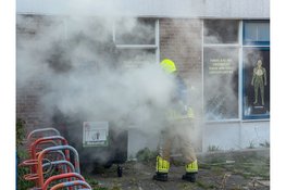 Containerbrand tegen gebouw van jongerencentrum De Toekomst Den Helder