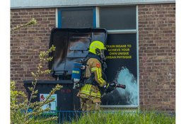 Containerbrand tegen gebouw van jongerencentrum De Toekomst Den Helder